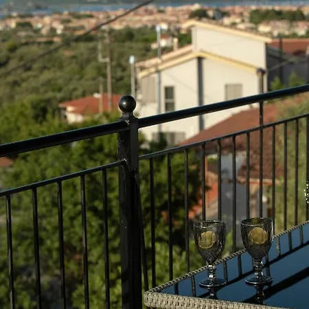 Dimitris - The House & The Frinion