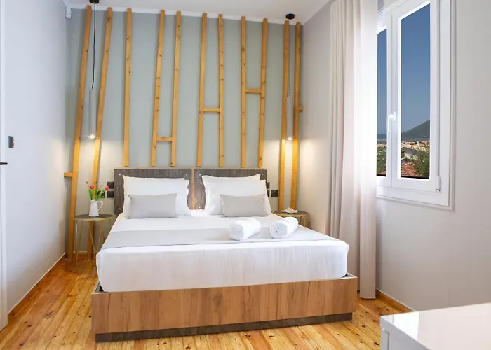 Dimitris - The House & The