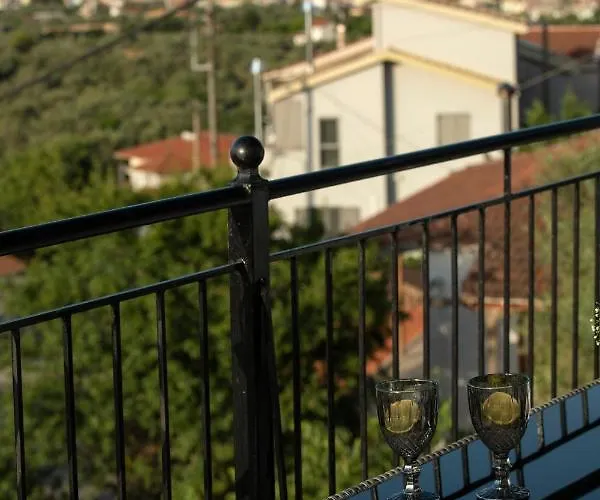 Dimitris - The House & The Frínion