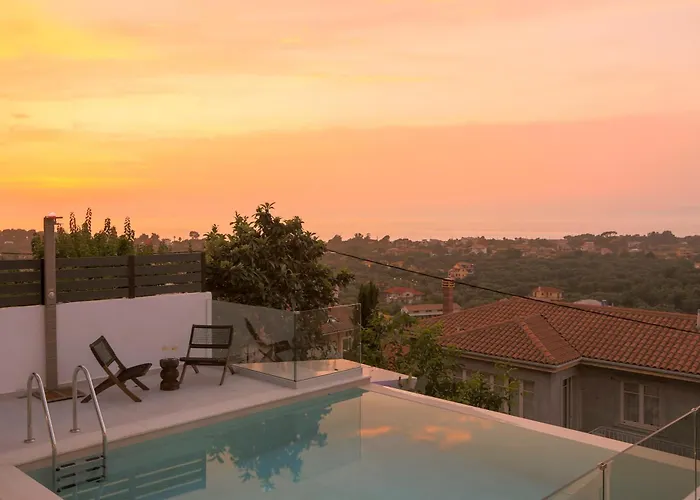 Dimitris - The House & The Frínion