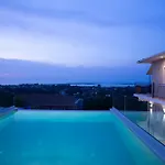 Dimitris - The House & The Frinion