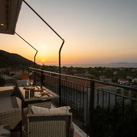 Dimitris - The House & The Vakantiehuis Frínion