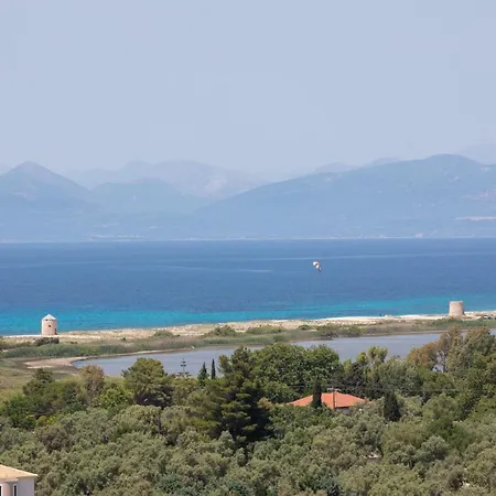 Nyaraló Dimitris - The House & The Fríni