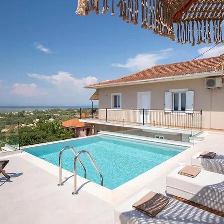 Dimitris - The House & The Holiday home