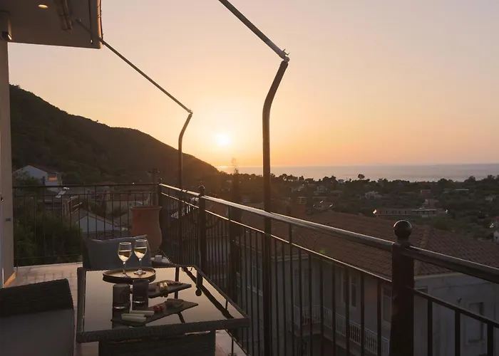 Dimitris - The House & The Frínion